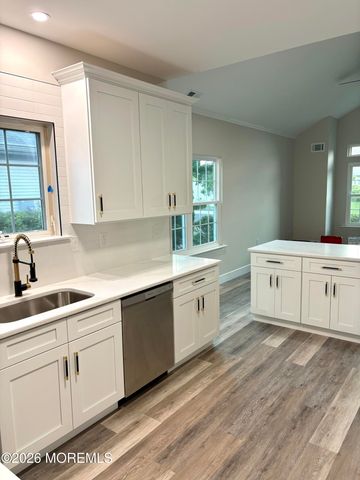 87 Halsted Drive, Manchester, NJ 08759