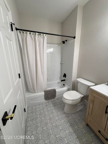 87 Halsted Drive, Manchester, NJ 08759