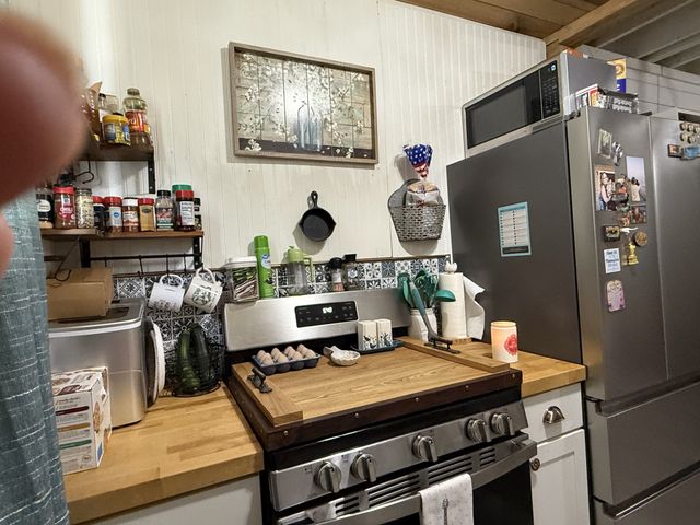 422 Golden View Ln, Hampshire, TN 38461
