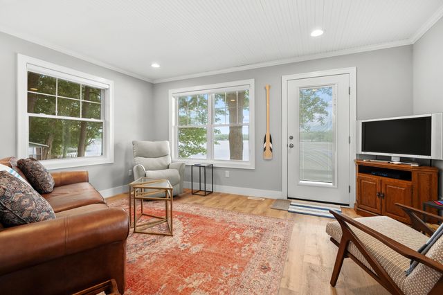 81735 Laguna Beach Park Road, Lawton, MI 49065