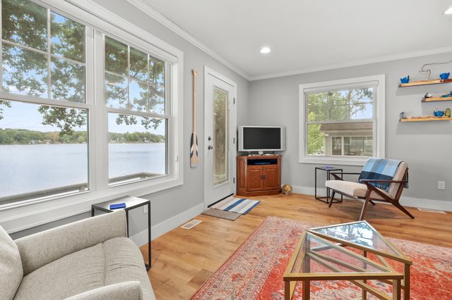 81735 Laguna Beach Park Road, Lawton, MI 49065