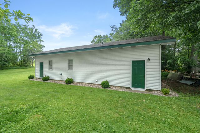 81735 Laguna Beach Park Road, Lawton, MI 49065