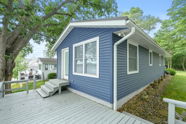 81735 Laguna Beach Park Road, Lawton, MI 49065