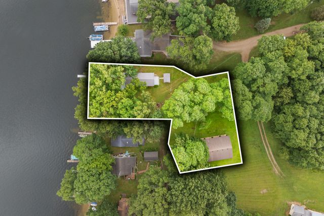 81735 Laguna Beach Park Road, Lawton, MI 49065