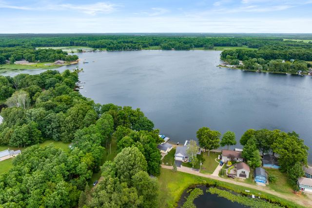 81735 Laguna Beach Park Road, Lawton, MI 49065