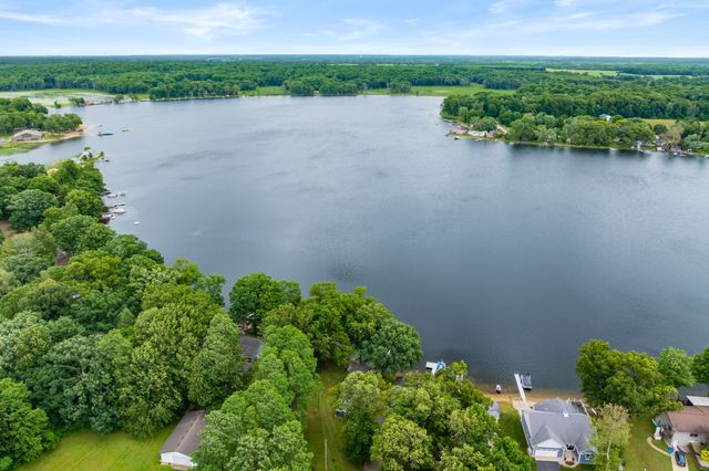 81735 Laguna Beach Park Road, Lawton, MI 49065