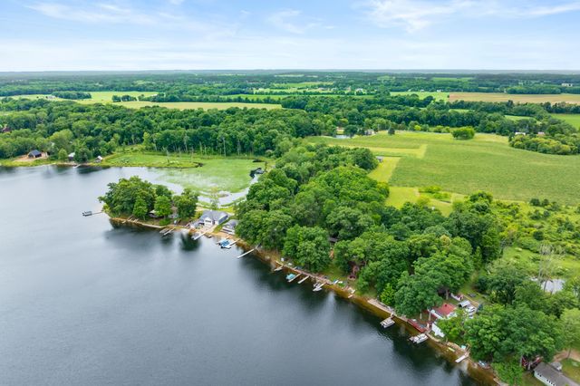 81735 Laguna Beach Park Road, Lawton, MI 49065