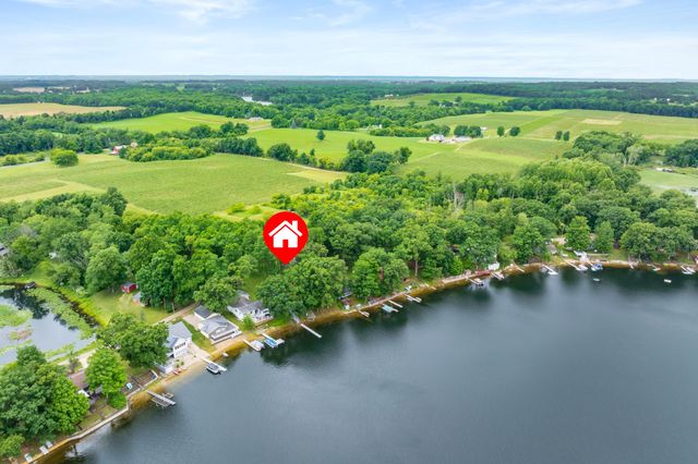 81735 Laguna Beach Park Road, Lawton, MI 49065
