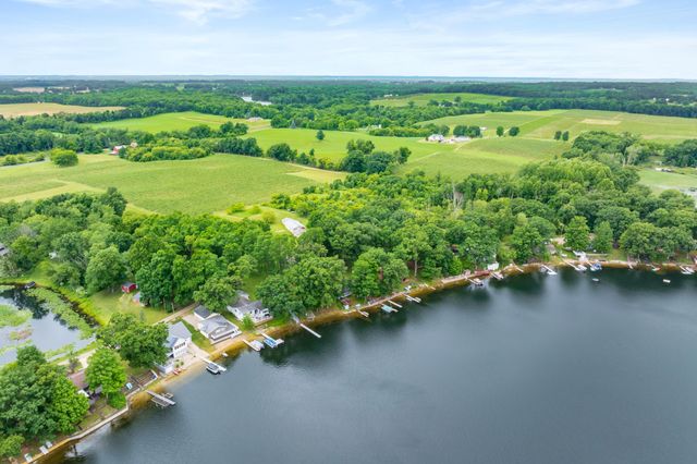 81735 Laguna Beach Park Road, Lawton, MI 49065