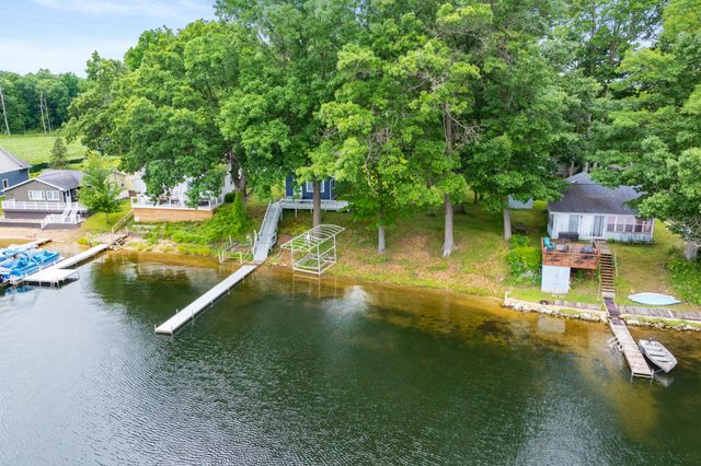 81735 Laguna Beach Park Road, Lawton, MI 49065
