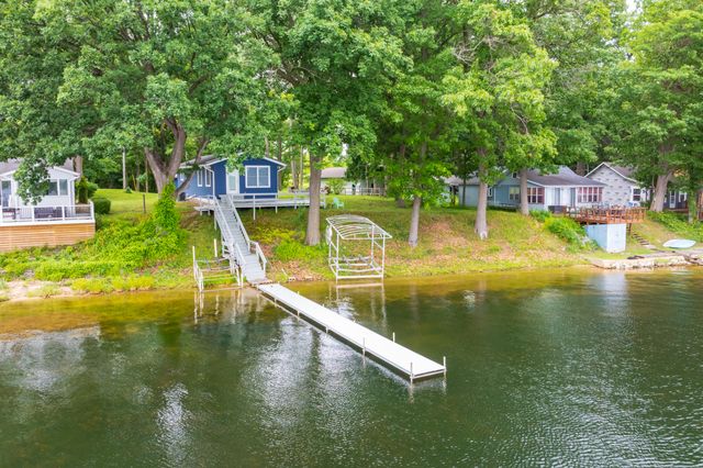 81735 Laguna Beach Park Road, Lawton, MI 49065