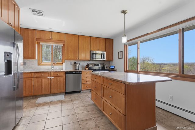 19 Crescent Lane, Putnam Valley, NY 10579