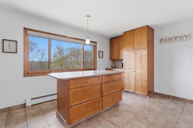 19 Crescent Lane, Putnam Valley, NY 10579