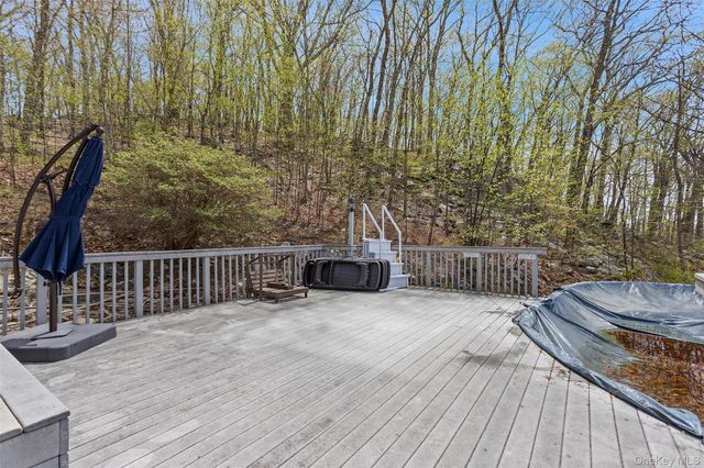19 Crescent Lane, Putnam Valley, NY 10579