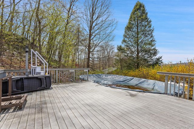 19 Crescent Lane, Putnam Valley, NY 10579