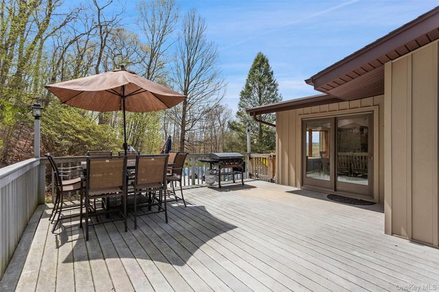 19 Crescent Lane, Putnam Valley, NY 10579