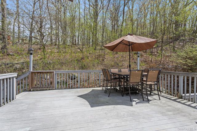 19 Crescent Lane, Putnam Valley, NY 10579