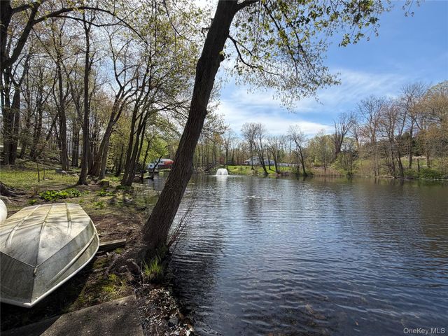 19 Crescent Lane, Putnam Valley, NY 10579