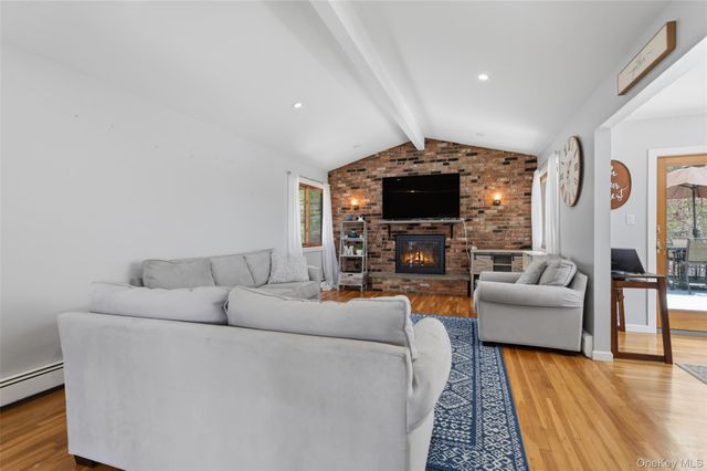 19 Crescent Lane, Putnam Valley, NY 10579