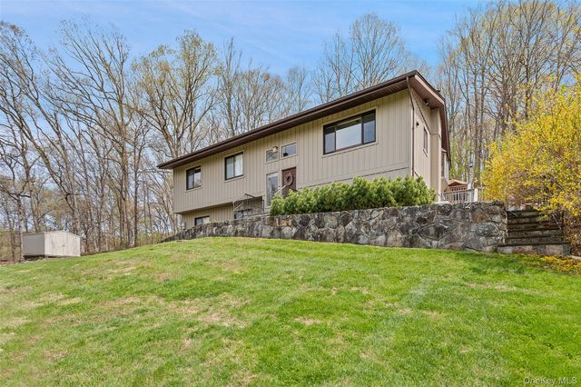 19 Crescent Lane, Putnam Valley, NY 10579