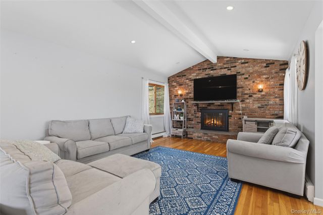 19 Crescent Lane, Putnam Valley, NY 10579