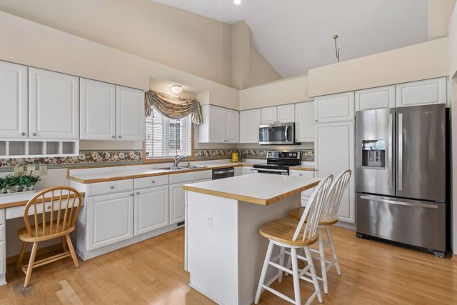 12795 Falcon Drive, Apple Valley, MN 55124