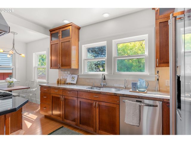 2528 Se 43RD Ave, Portland, OR 97206
