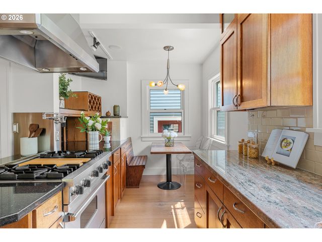 2528 Se 43RD Ave, Portland, OR 97206