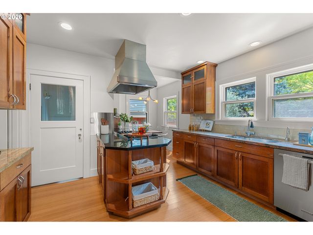 2528 Se 43RD Ave, Portland, OR 97206