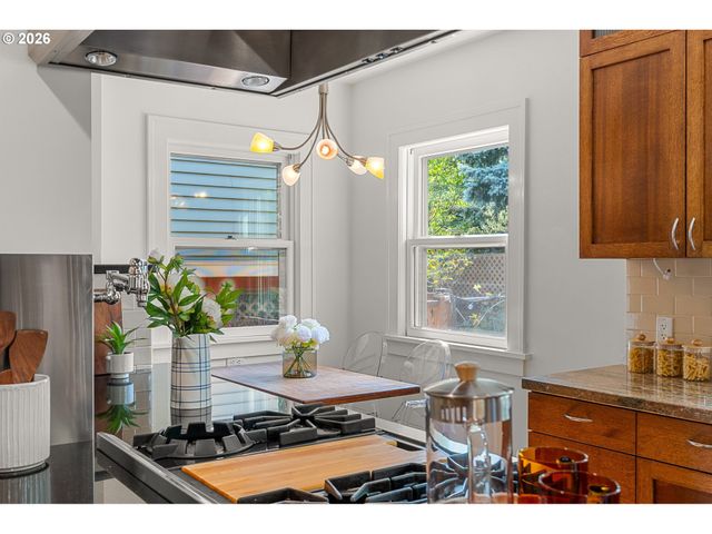 2528 Se 43RD Ave, Portland, OR 97206