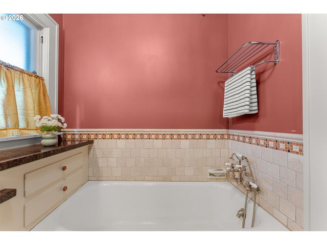 2528 Se 43RD Ave, Portland, OR 97206