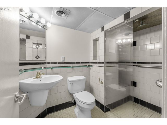 2528 Se 43RD Ave, Portland, OR 97206