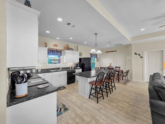 2577 Holiday Drive, Crystal Beach, TX 77650