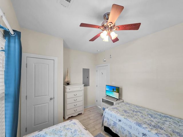 2577 Holiday Drive, Crystal Beach, TX 77650