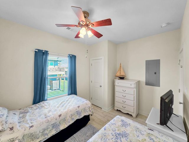 2577 Holiday Drive, Crystal Beach, TX 77650