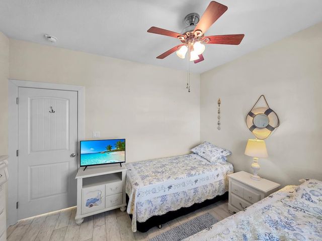 2577 Holiday Drive, Crystal Beach, TX 77650