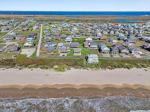 2577 Holiday Drive, Crystal Beach, TX 77650