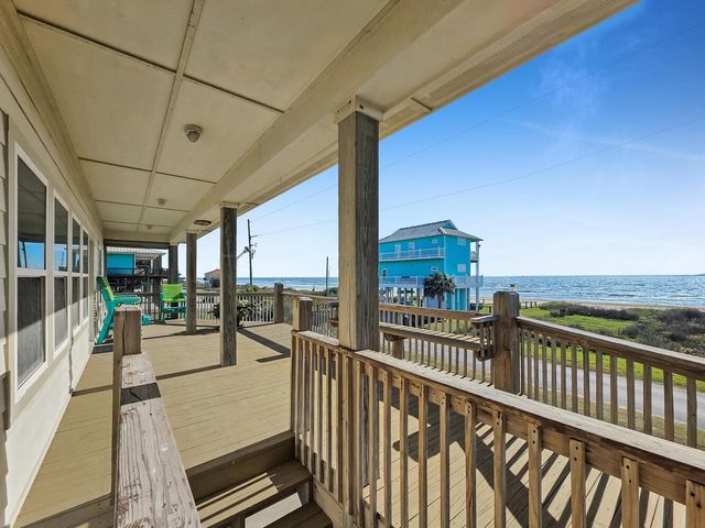 2577 Holiday Drive, Crystal Beach, TX 77650