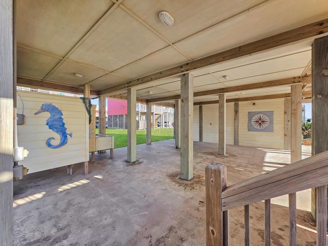 2577 Holiday Drive, Crystal Beach, TX 77650