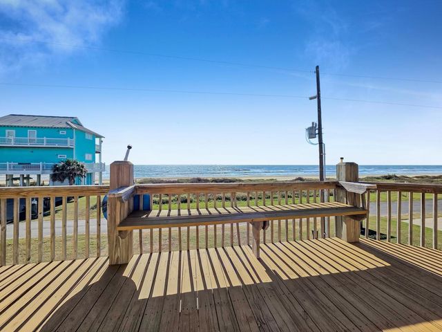 2577 Holiday Drive, Crystal Beach, TX 77650