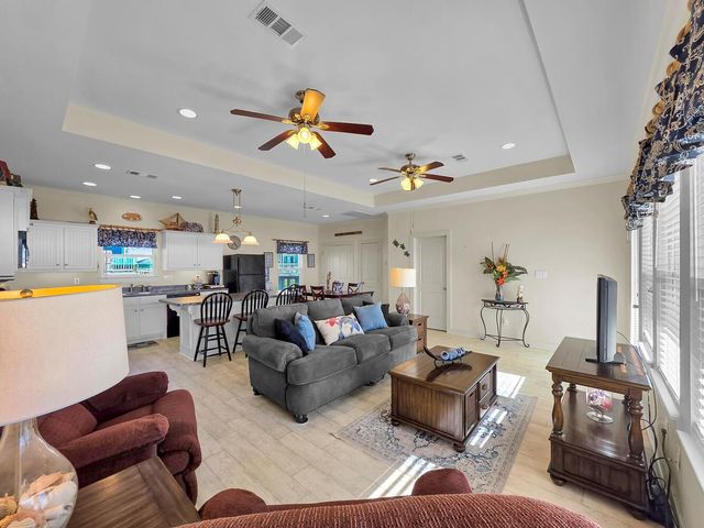 2577 Holiday Drive, Crystal Beach, TX 77650