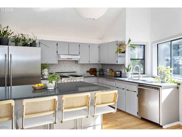 4040 KENTHORPE Way, West Linn, OR 97068