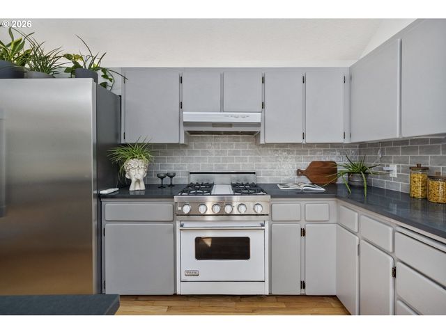 4040 KENTHORPE Way, West Linn, OR 97068