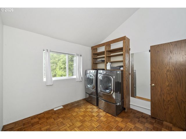 4040 KENTHORPE Way, West Linn, OR 97068