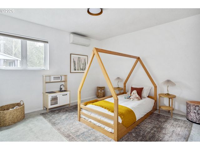 4040 KENTHORPE Way, West Linn, OR 97068