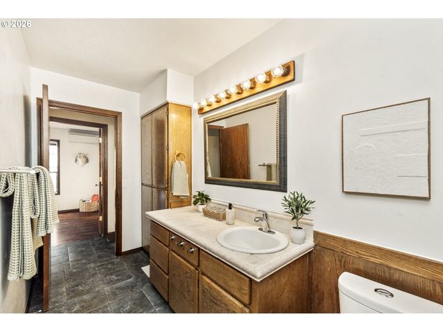 4040 KENTHORPE Way, West Linn, OR 97068