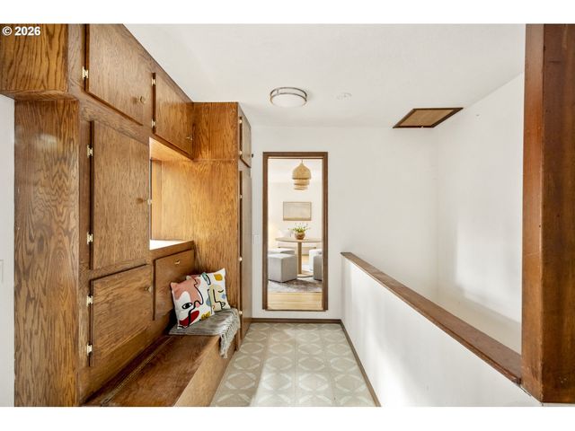 4040 KENTHORPE Way, West Linn, OR 97068