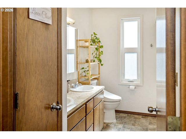 4040 KENTHORPE Way, West Linn, OR 97068