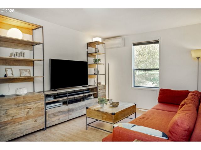 4040 KENTHORPE Way, West Linn, OR 97068