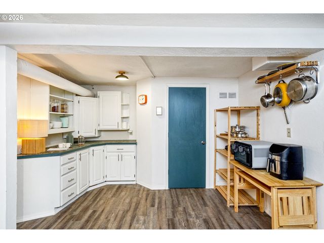 4040 KENTHORPE Way, West Linn, OR 97068